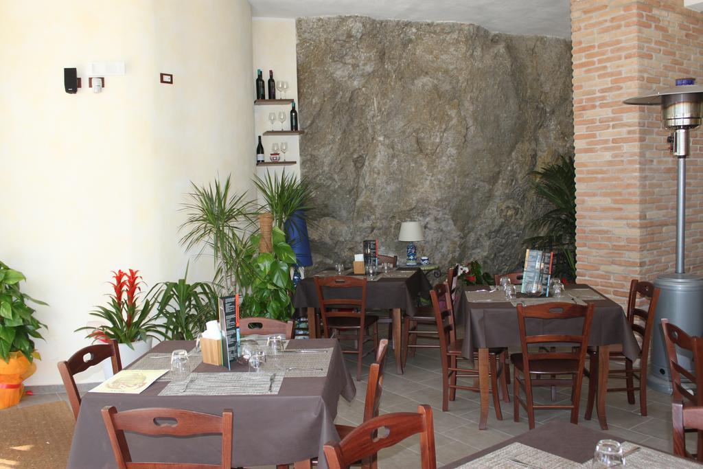 Locanda Del Drago Монреале Екстериор снимка