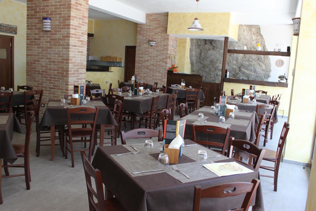 Locanda Del Drago Монреале Екстериор снимка