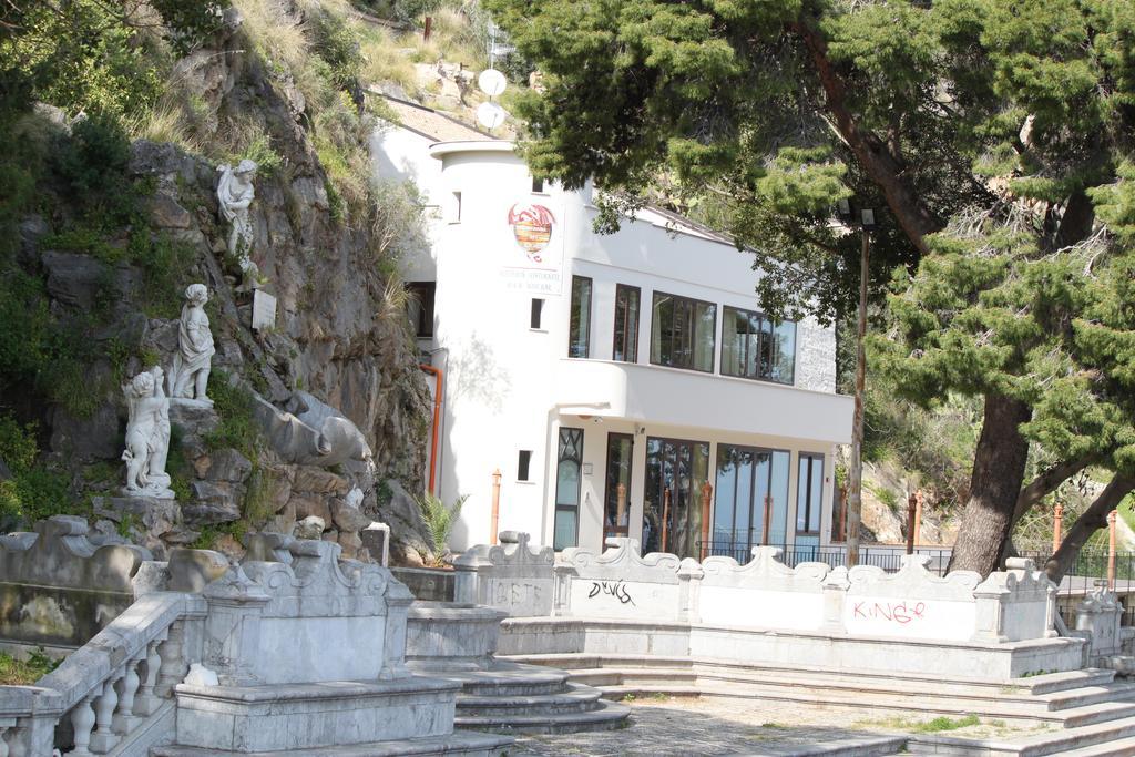 Locanda Del Drago Монреале Екстериор снимка